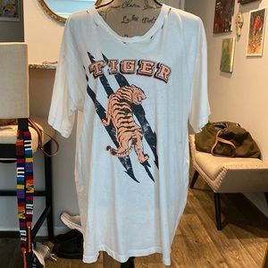 Vintage canvas tiger tee